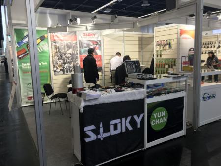 Sloky in EISENWARENMESSE hall 2.2 booth# F49 from 4-7th of March in Koln - Sloky in EISENWARENMESSE hall 2.2 booth# F49 from 4-7th of March in Koln with all new applications includeing Mini adapters
Suitable for cell phone, drone, radio, camera, computer, household applicance and 3C devices